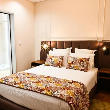 Alojamento de Acomodação e Pequeno-almoço 6/4 De 3*